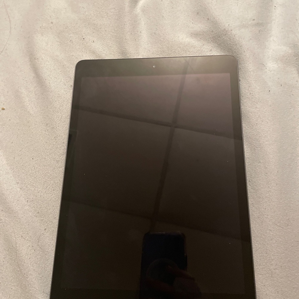 Ipad 7iem génération, neuf acheter l'année passer jamais utilisé ou presque.